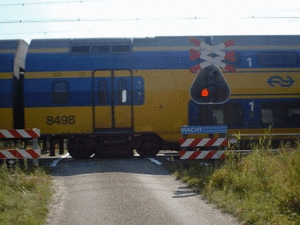 AKI Overweg er nadert een trein.gif