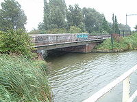 798px-Spoorbrug naast de A12 over de Rotte.jpg