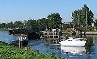 264px-Draaibrug spoor alphen ad rijn half open.jpg