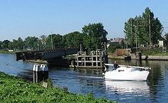 264px-Draaibrug spoor alphen ad rijn half open.jpg